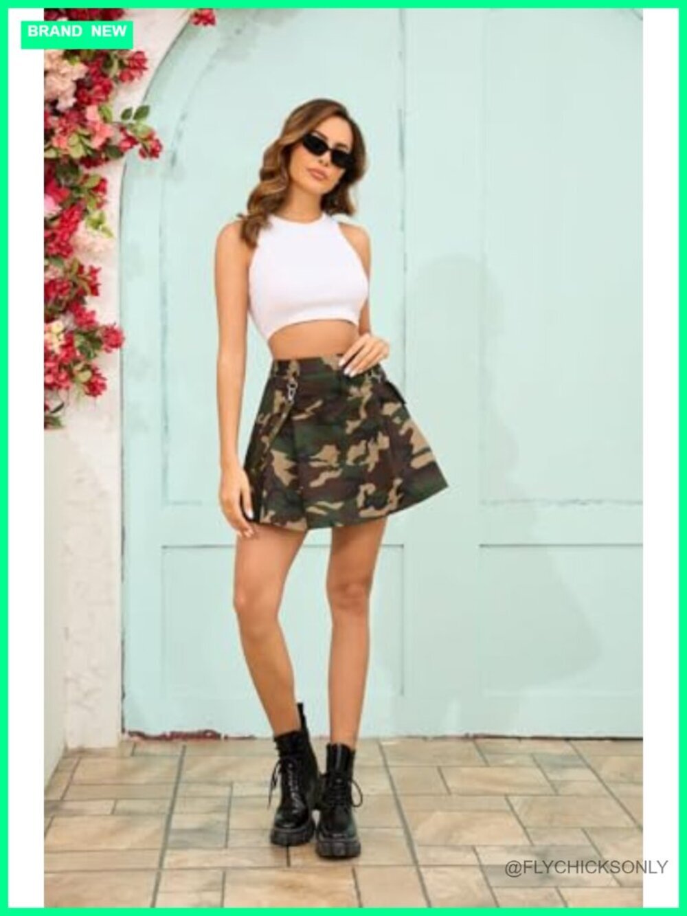 High Waisted Pleated Mini Skirt with Chain Side Pocket - Picture 3 of 6